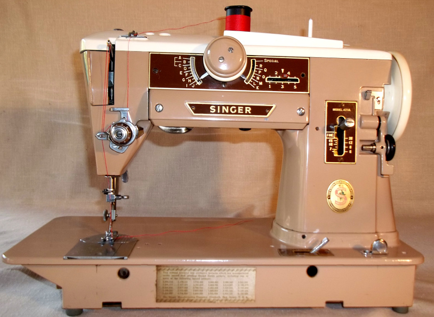 Singer 401A Vintage Slant o Matic Sewing Machine